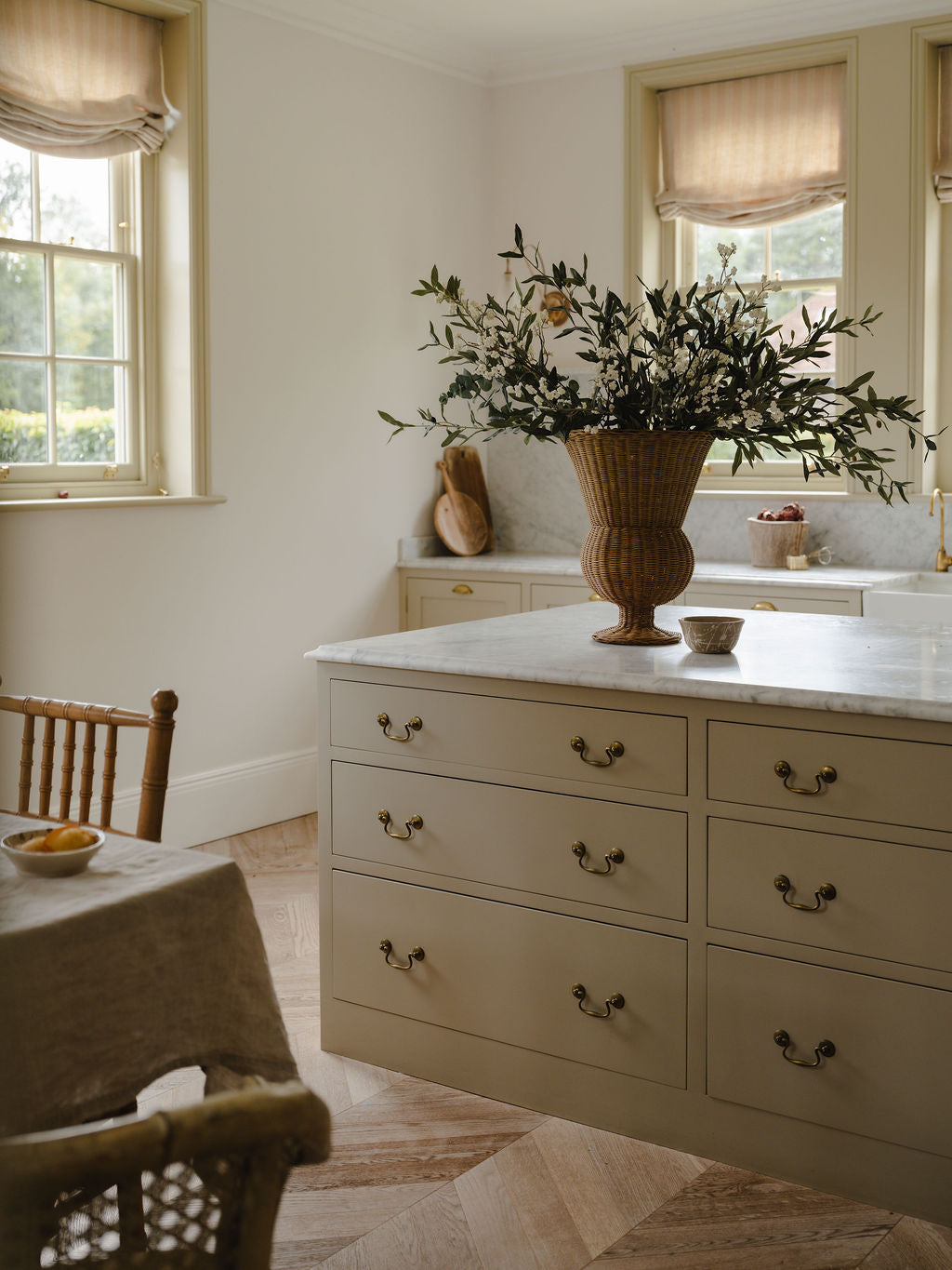 EASEBRIDGE Exclusive