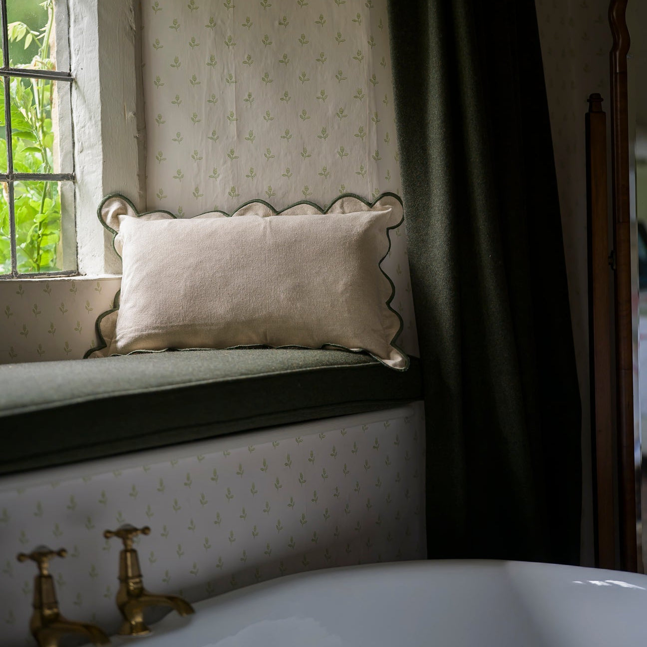 Scallop Cushion – Moss